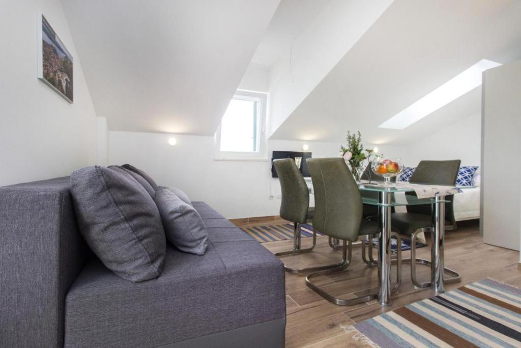 Riva 2 Apartment กราปานจ์ ภายนอก รูปภาพ