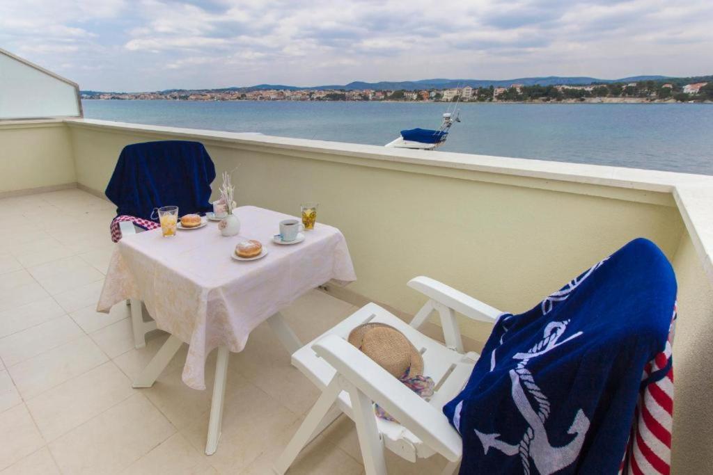 Riva 2 Apartment กราปานจ์ ภายนอก รูปภาพ